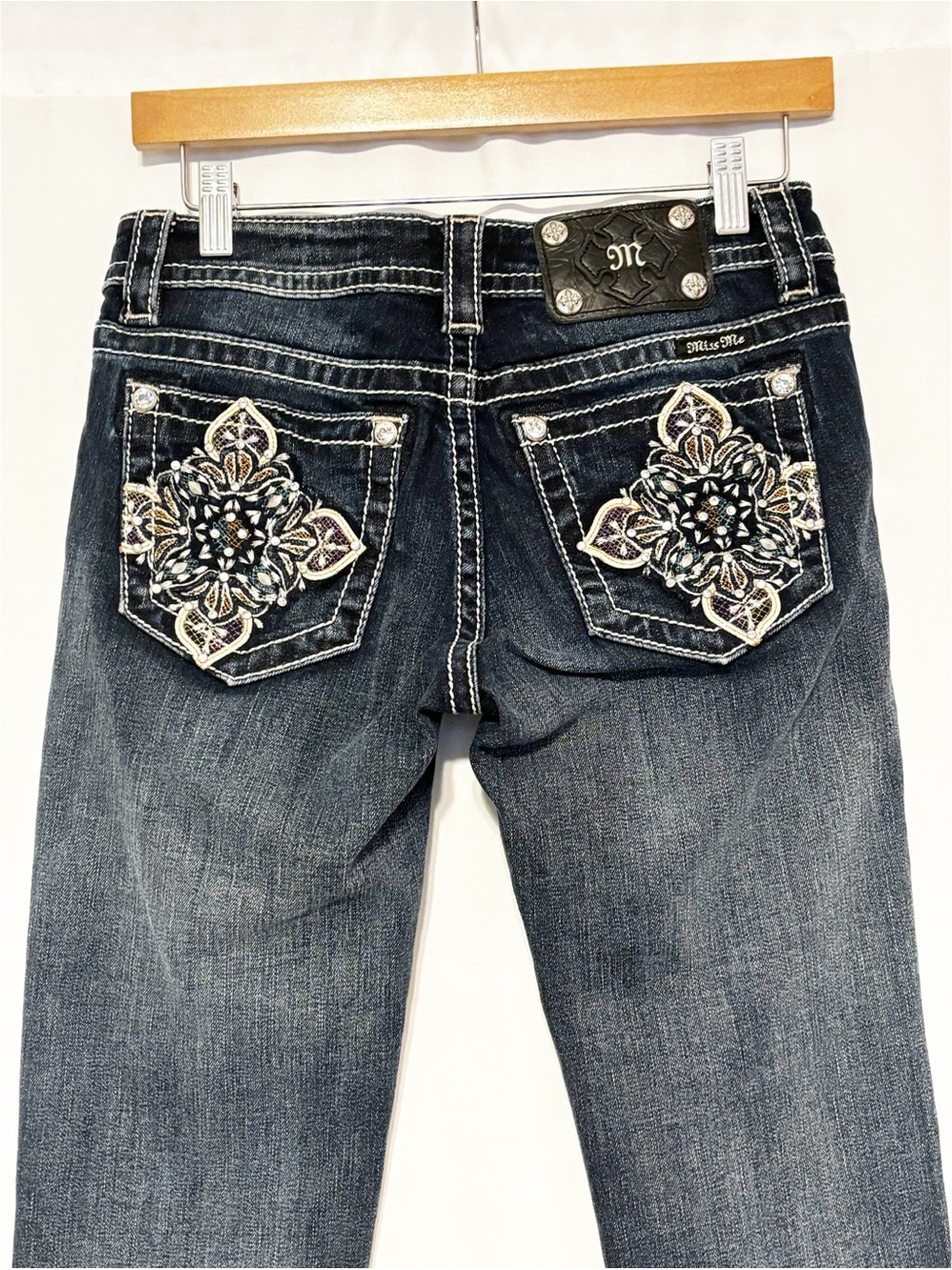Miss Me Signature Straight Jeans Rhinestones Crosses Flap Pockets Low Rise 27 - Picture 4 of 11